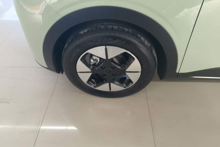 Used Geely Galaxy Geome 2025 UP 410km Exploration+ Edition Left Front Wheel Hub