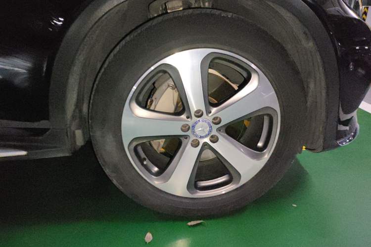 Used Mercedes-Benz GLC 2017 GLC 260 4MATIC Luxury Model Right Front Wheel Hub