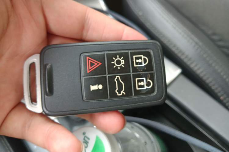 Used Volvo XC60 2012 T5 Comfort Edition Vehicle Key