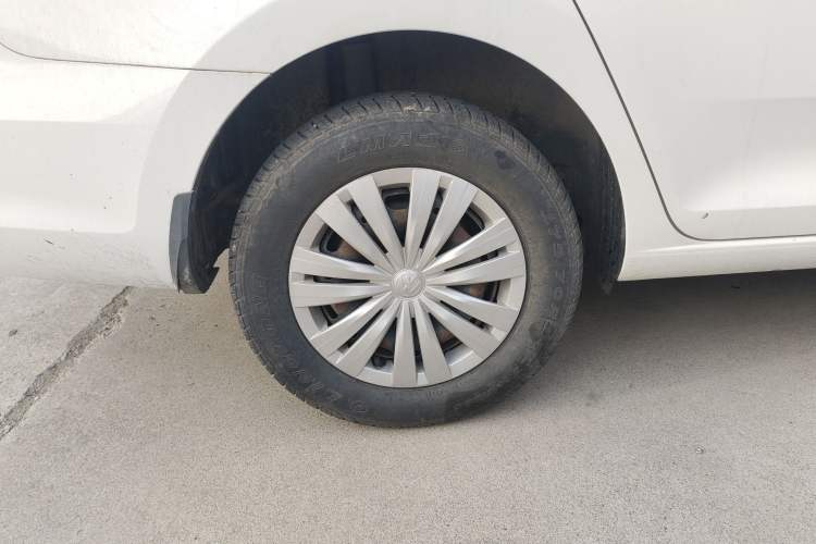 Used Volkswagen Santana 2016 1.6L Manual Fashion Edition Exterior 5