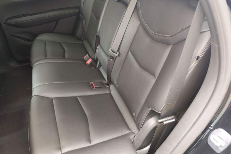 Used Cadillac XT5 2021 2.0T Two-Wheel Drive Luxury Version Left Rear Seat