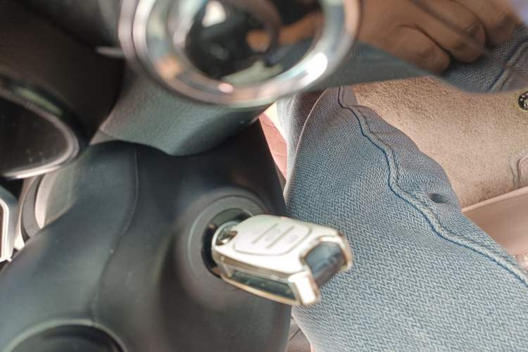 Used Kia K2 2015 Sedan 1.4L MT GLS Vehicle Key