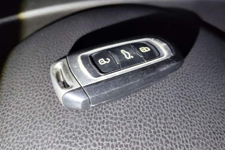 Used Geely Auto Emgrand 2017 Sedan Million Edition 1.5L Manual Luxury Model
