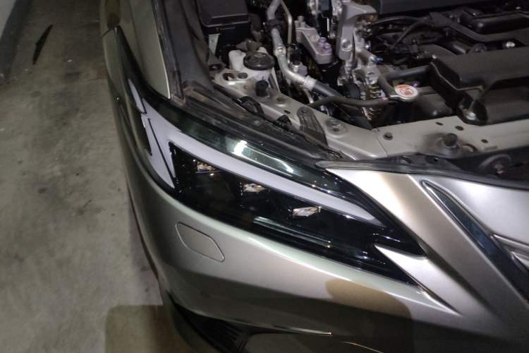 Used Lexus ES 2025 200 Premium Edition Right Front Headlight