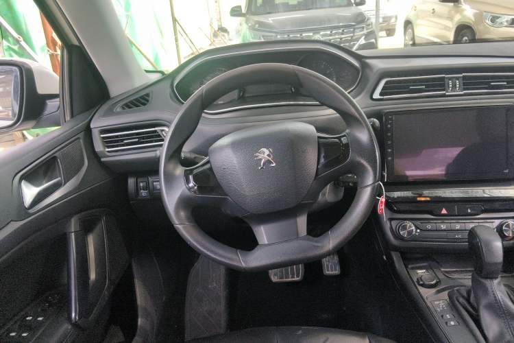 Used Peugeot 308 2016 1.6L Automatic Fashion Edition Steering Wheel