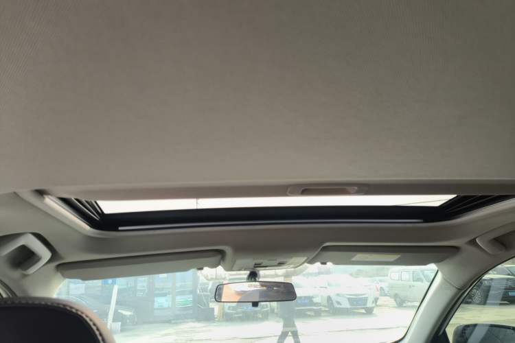 Used Toyota RAV4 2016 2.0L CVT Two-Wheel Drive Fashion Edition China V Standard
