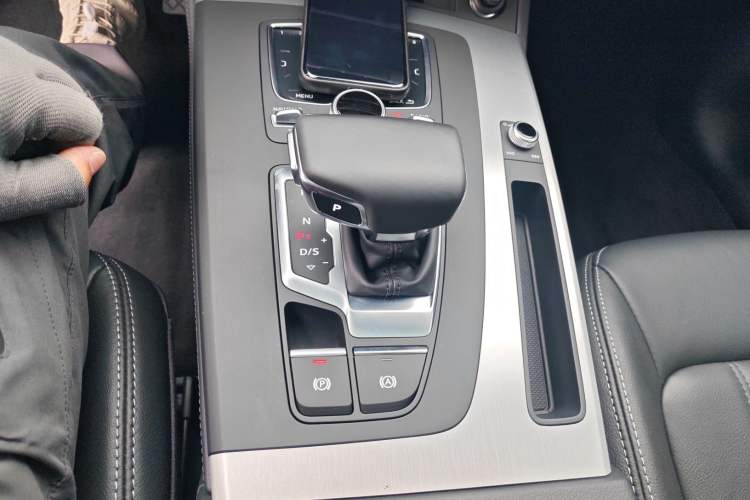 Used Audi Q5L 2020 Updated 40 TFSI Prestige Fashion Edition Gear Lever