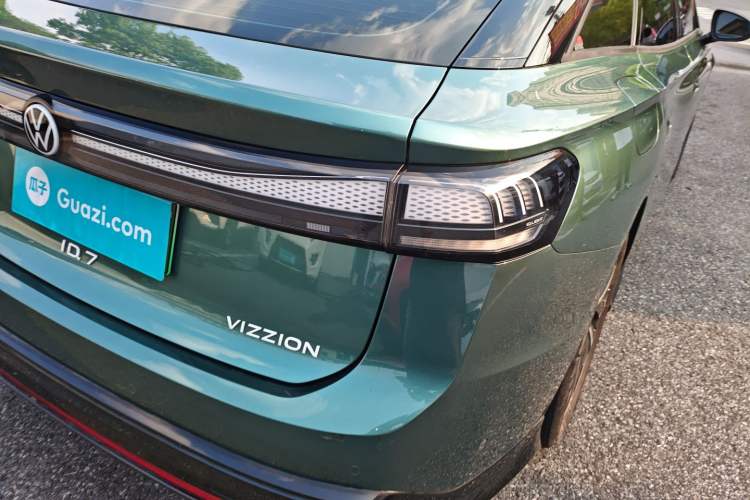 Used Volkswagen ID.7 VIZZION 2024 First Edition Right Rear Taillight