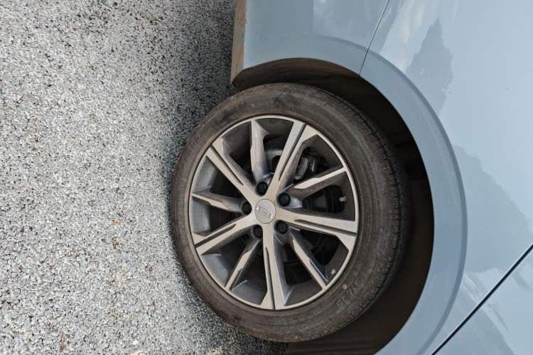 Used Geely Auto Emgrand 2023 4th Generation Champion Edition 1.5L CVT Flagship Model Right Rear Wheel Hub