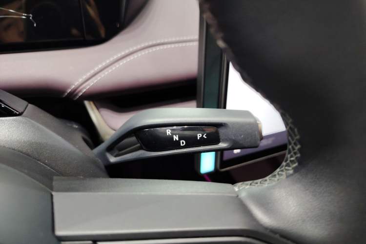 Used Xiaomi Auto SU7 2024 Rear-Drive Ultra-Long Range Advanced Pro-Level Intelligent Driving Version Gear Lever