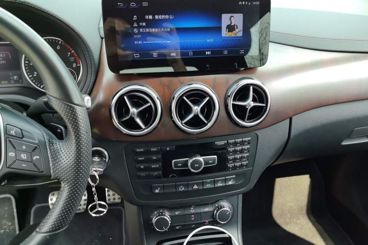 Used Mercedes-Benz B-Class 2012 B 200 Audio And AC Panel