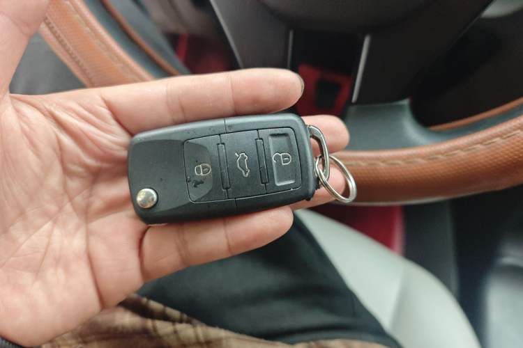 Used Mitsubishi Pajero 2011 V73 3.0L MT GL Vehicle Key