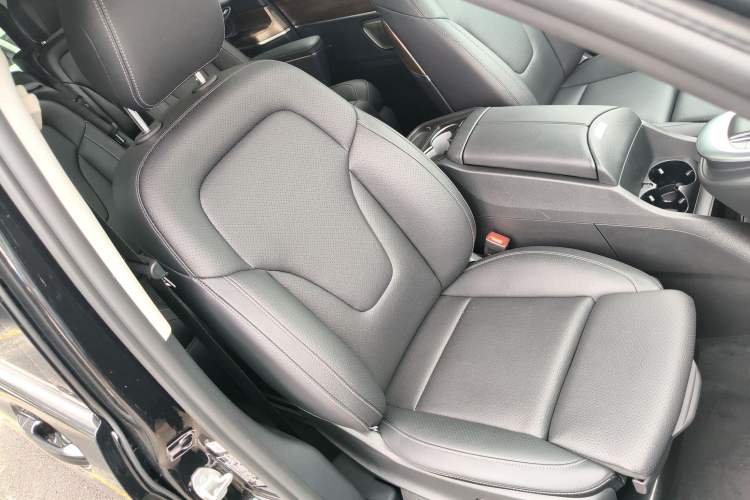 Used Mercedes-Benz V-Class 2022 V 260 L Long Wheelbase Prestige Edition Right Front Seat