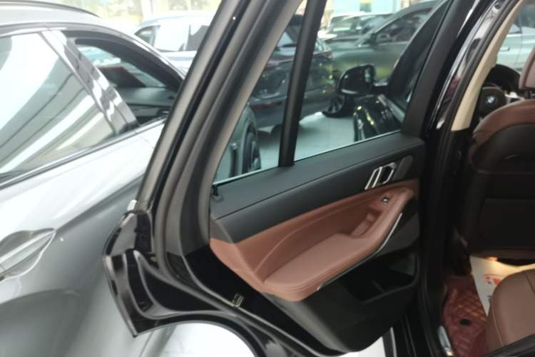 Used BMW X5 2020 xDrive40i Luxury Model with M Sport Package