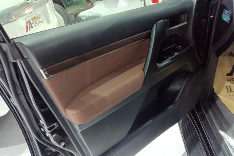 Used Toyota Land Cruiser 2017 4.0L GX 7-Seater U.S.-Spec Version