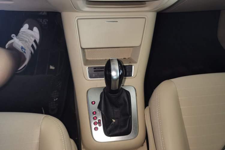 Used Volkswagen Tiguan 2015 1.8TSI Automatic Two-Wheel Drive Trend Edition Gear Lever