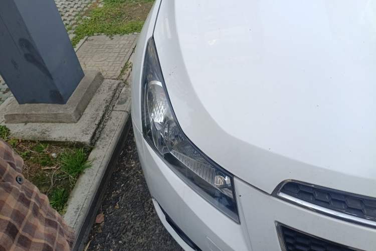 Used Chevrolet Cruze 2013 Hatchback 1.6L Manual Luxury Model Right Front Headlight