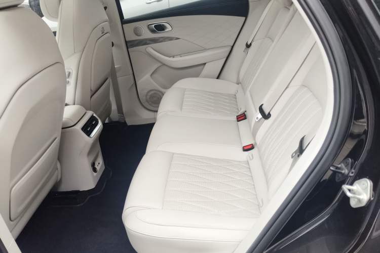 Used NETA L 2024 Extended-Range 310 Flash-Charge Red Edition
