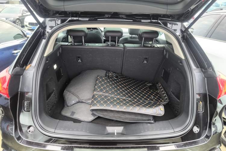 Used Wey VV5 2020 1.5T Two-Wheel Drive Color Pioneer Trunk