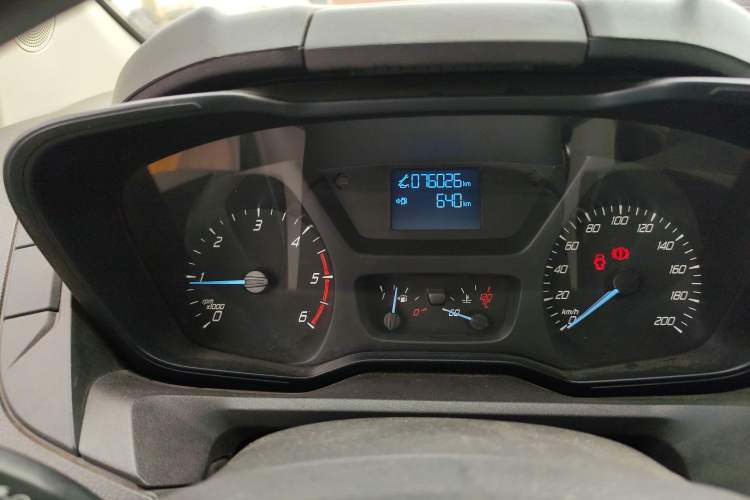 Used Ford Transit 2017 2.0T Diesel Multi-Purpose Commercial Vehicle Mid-Drive Mid-Roof China IV Standard
