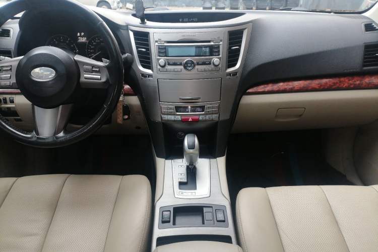 Used Subaru Outback 2010 2.5i Luxury Edition Audio And AC Panel
