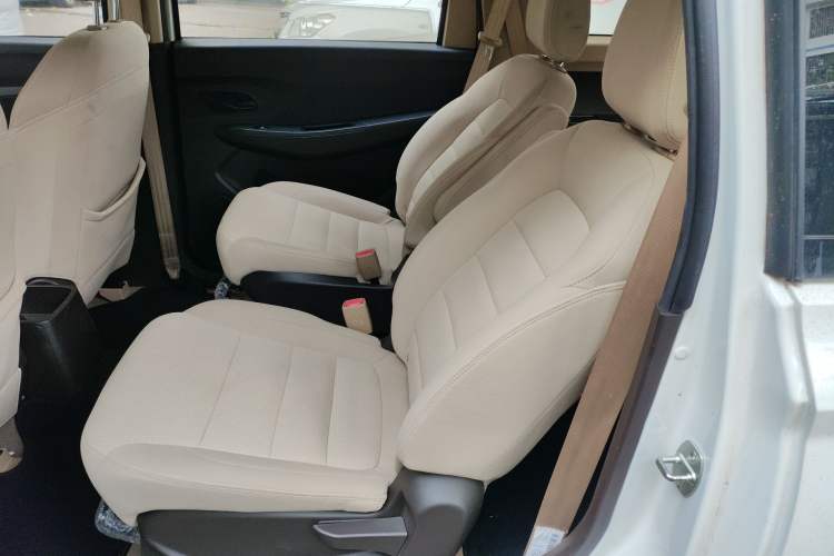 Used Wuling Hongguang 2018 1.5L S Standard Version L2B Left Rear Seat