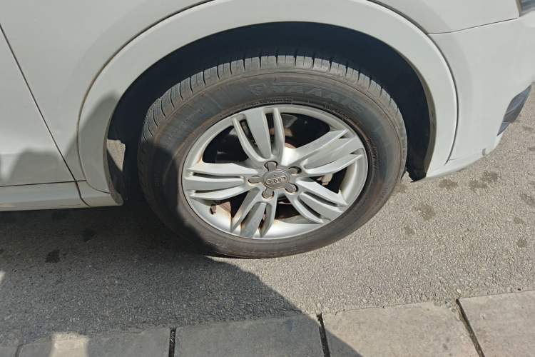 Used Audi Q3 2015 30 TFSI Comfort Model
