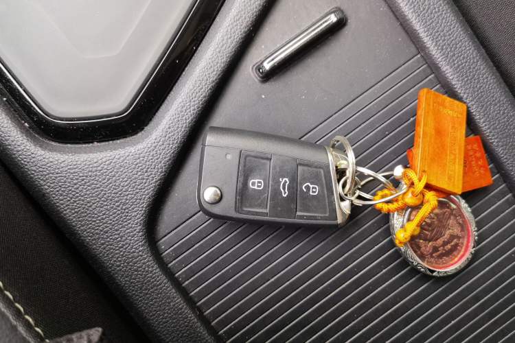 Used Volkswagen Tiguan L 2020 330TSI Automatic Two-Wheel Drive R-Line Flagship Version China VI Standard Vehicle Key