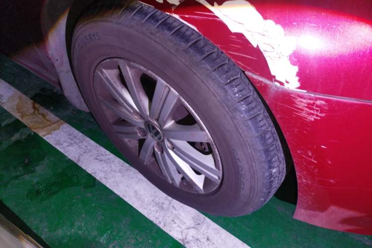 Used Volkswagen Golf 2011 1.6L Automatic Fashion Edition Right Front Wheel Hub