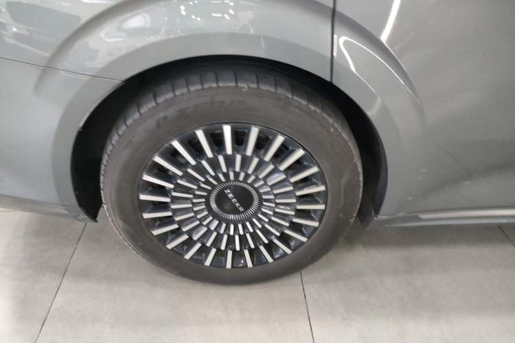 Used Zeekr 009 2024 7-Seater Walk-Through Version Four-Wheel Drive 108 kWh Exterior 5