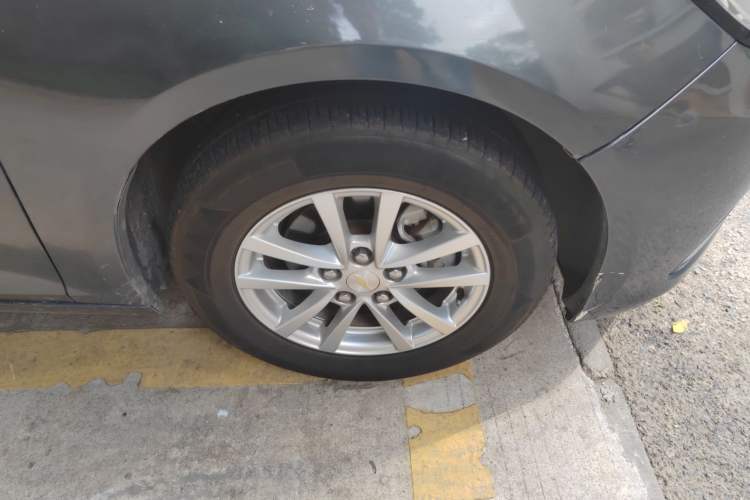 Used Chevrolet Malibu 2018 530T Automatic Fashion Edition Right Front Wheel Hub