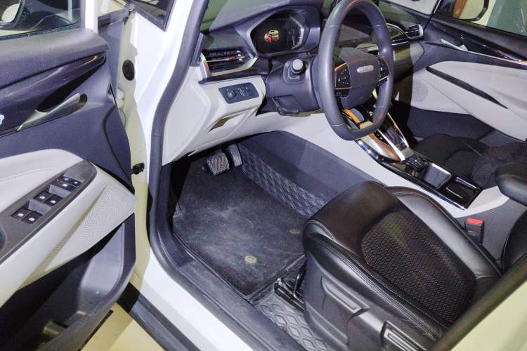 Used SAIC MAXUS EUNIQ 5 2020 Elite Edition 7 Seats
