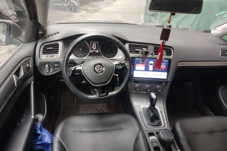 Used Volkswagen Golf 2016 230TSI Automatic Comfort Version
