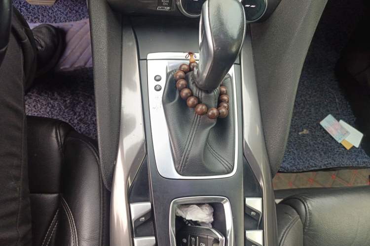 Used DS 5 2014 1.6T Luxury Edition THP160 Gear Lever