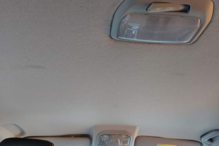 Used SAIC MAXUS T60 2017 2.0T Gasoline Automatic Two-Wheel Drive High-Ride Comfort-Grade Standard Cabin
