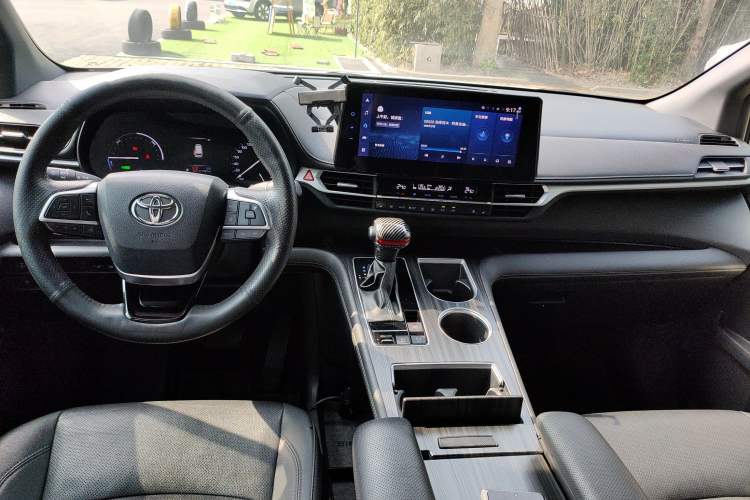 Used Toyota SIENNA 2021 2.5L Hybrid Premium Edition Center Console