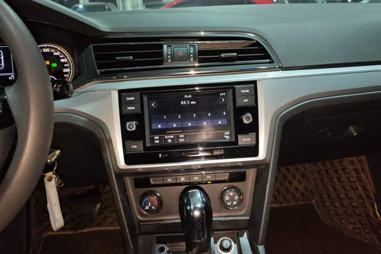 Used Volkswagen Lamando 2019 230TSI DSG Fashion Edition China VI