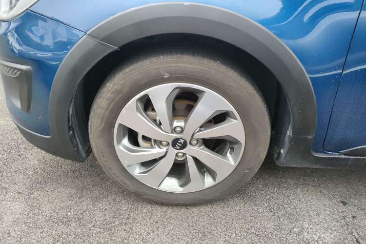Used Kia KX Cross 2017 1.4L AT GLS Left Front Wheel Hub