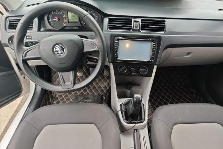 Used Skoda Rapid 2016 1.6L Manual Front-Wheel-Drive Version
