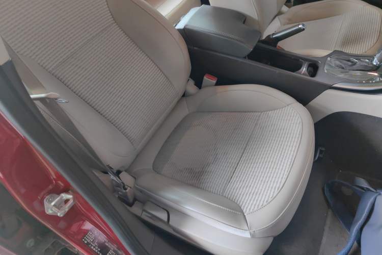 Used Buick Regal 2014 2.0L Leading Fashion Edition Right Front Seat