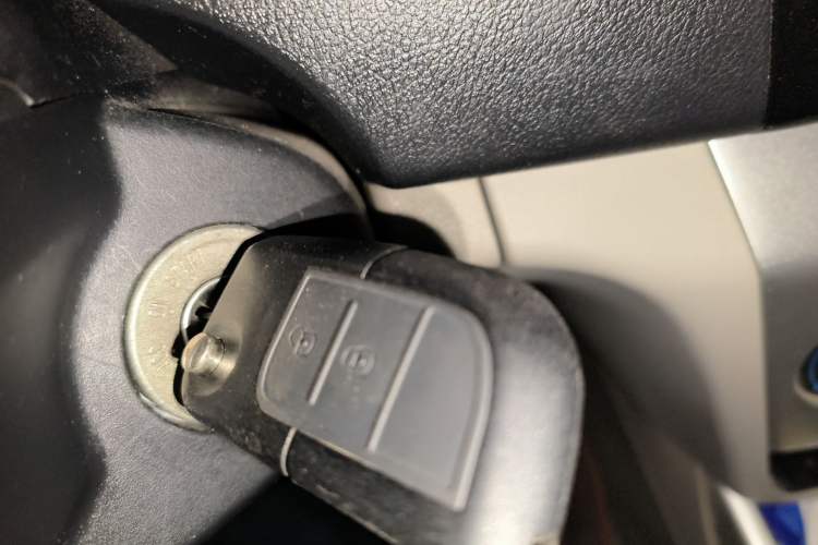 Used Changan Alsvin V3 2012 1.3L Manual Luxury Version China IV Standard