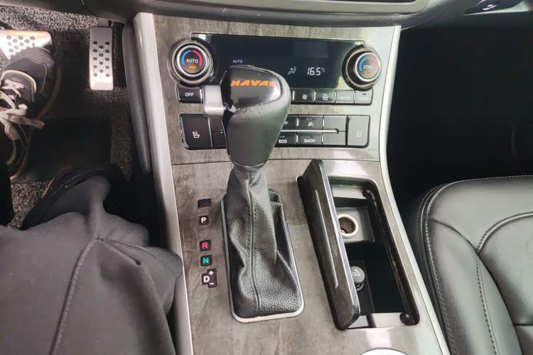 Used Haval H8 2015 2.0T Two-Wheel-Drive Standard Version
