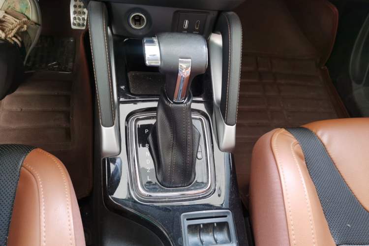Used BAIC Senova X35 2016 1.5L Automatic Luxury Edition Gear Lever