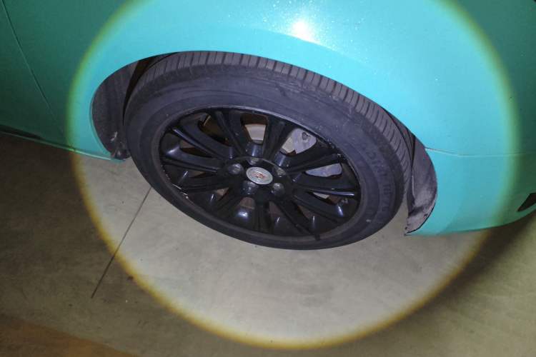 Used Cadillac XTS 2015 28T Comfort Model Right Front Wheel Hub