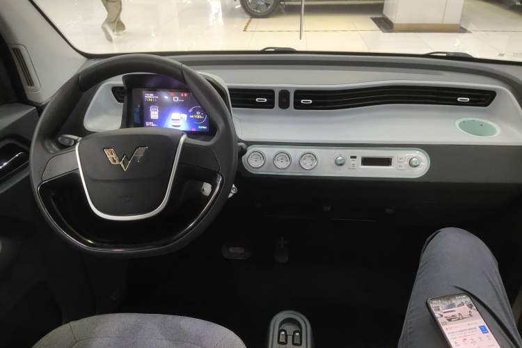 Used Wuling Hongguang MINIEV 2022 Macaron Premium Model – Lithium Iron Phosphate Center Console