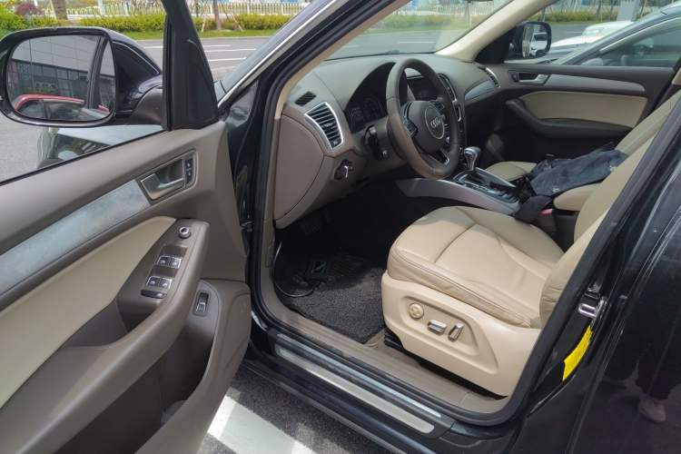 Used Audi Q5 2015 40 TFSI Technology Edition Driver Seat