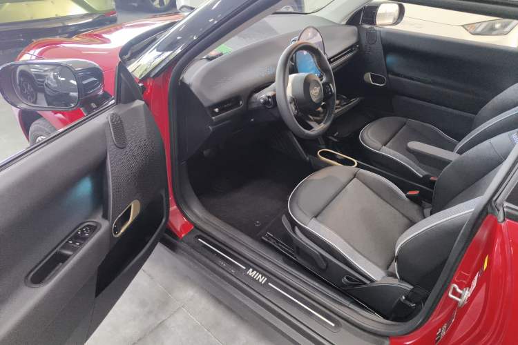 Used MINI Electric MINI COOPER 2024 456km COOPER E Classic Edition