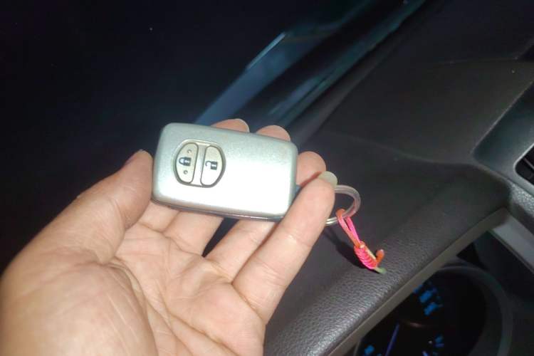 Used Toyota Land Cruiser 2007 4.7L Automatic VX-R Vehicle Key