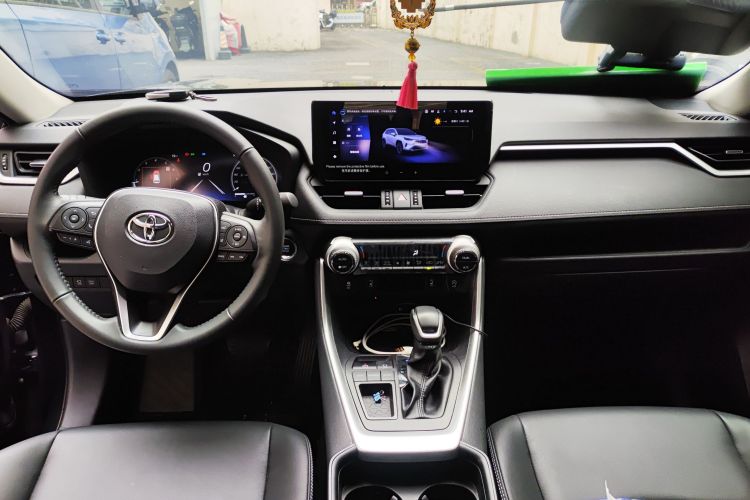 Used Toyota RAV4 2023 2.0L CVT Two-Wheel Drive Fashion Plus Edition Center Console