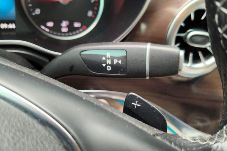 Used Mercedes-Benz V-Class 2020 V 260 Avantgarde Edition Gear Lever